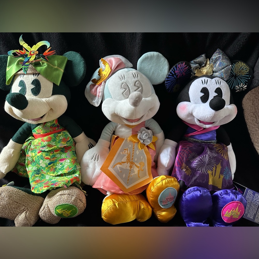 Minnie Mouse main attraction plushies